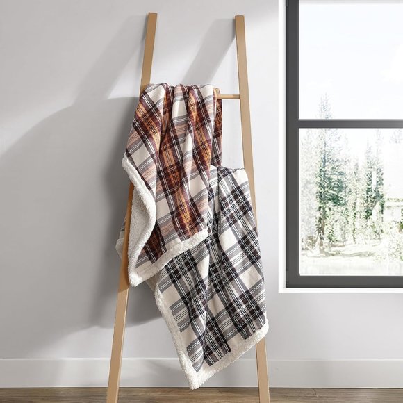 Edgewood Red Reversible Sherpa Fleece Bedding Home Decor for All Seasons - Picture 5 of 11